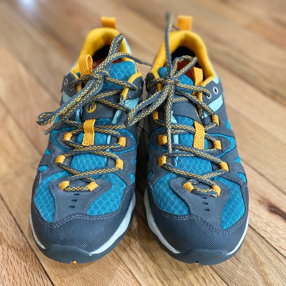 Merrell Castle Rock Hiking Shoes, Size 6